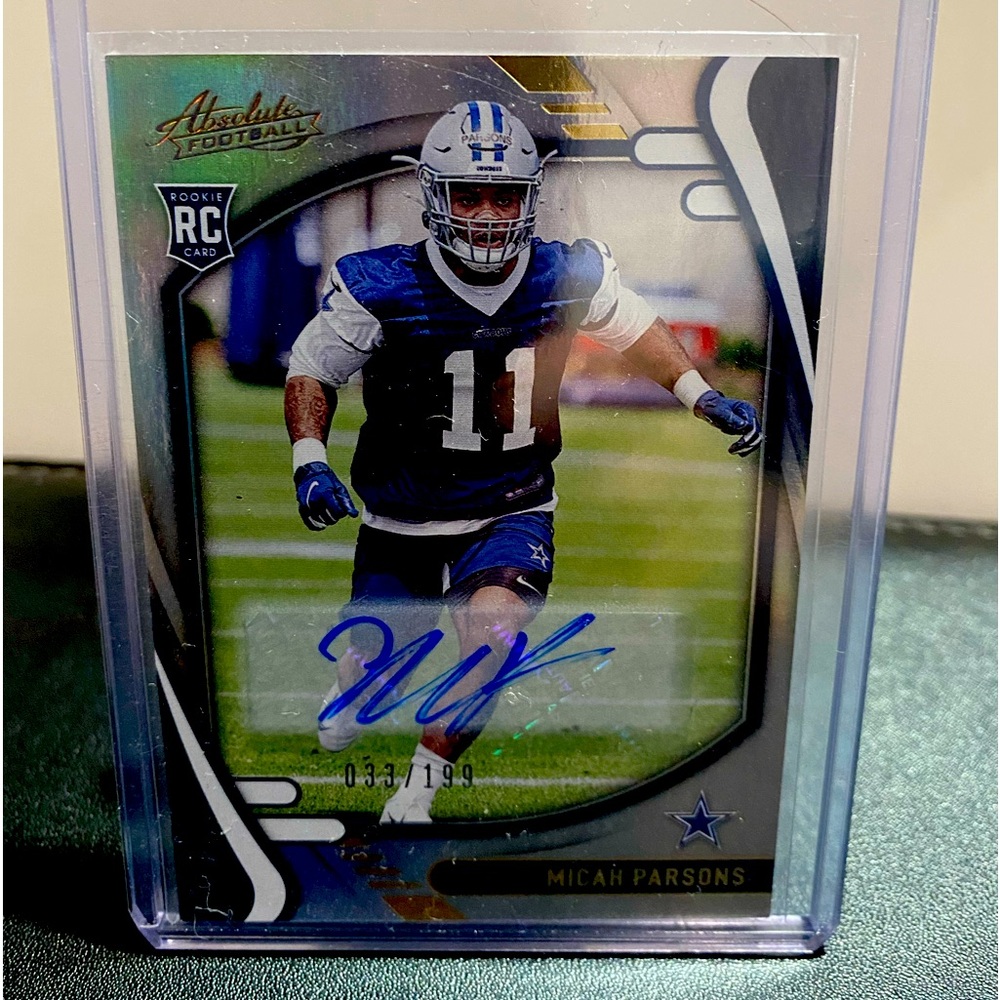2021 Panini absolute football ( Micah Parsons Rookie Autograph)Special #33/199.